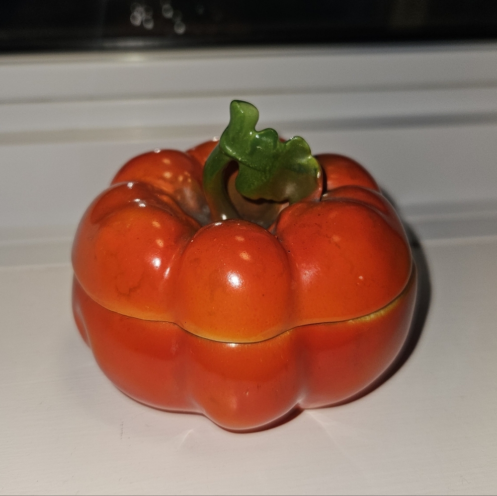 Royal Bayreuth Bavaria small Tomatoe Covered Dish
